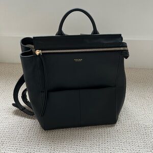 MINA BAIE - Harper midi backpack (leather) in black and gold